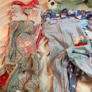 6 Carter’s sleep and plays size 12 mos